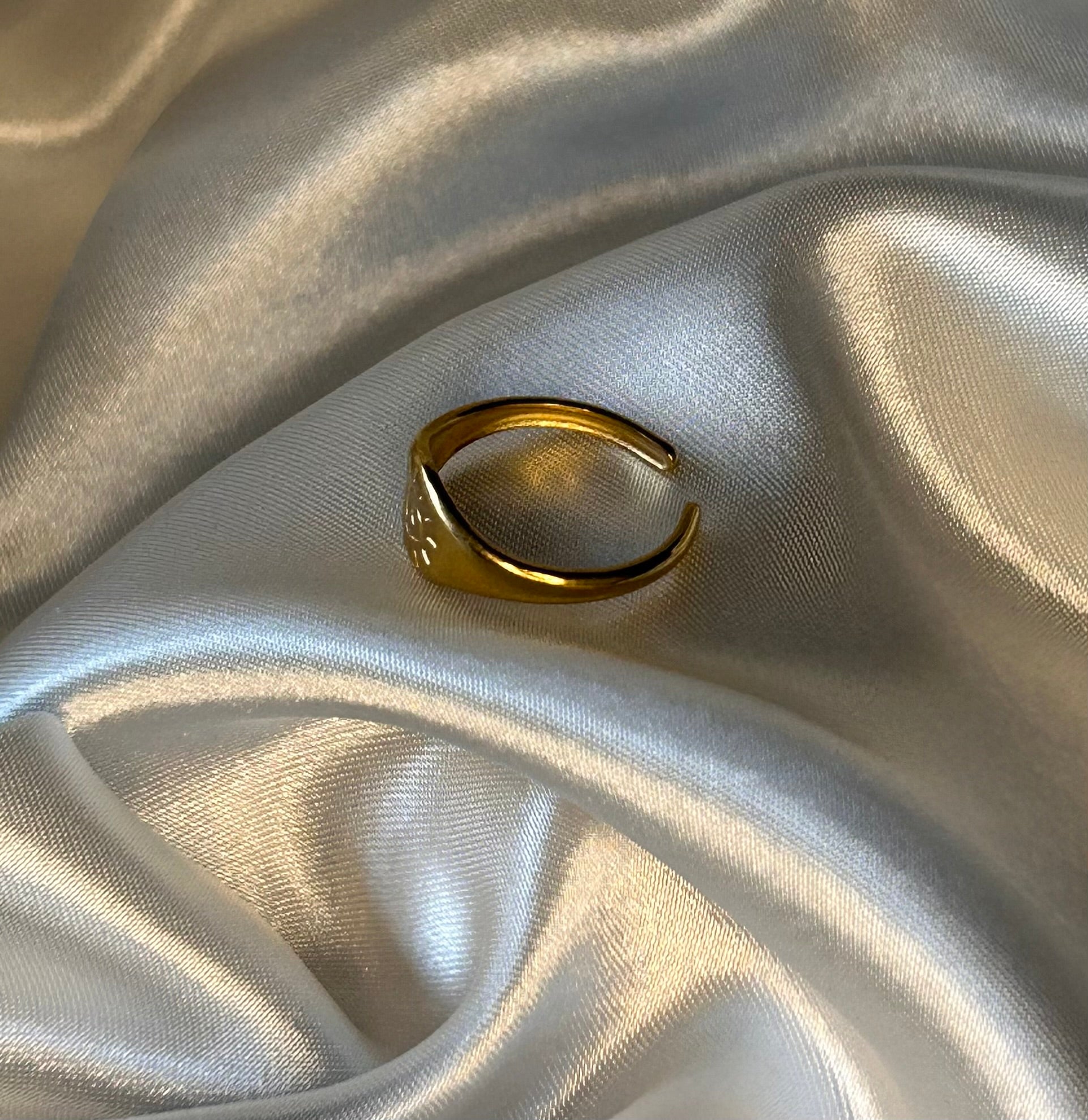 GOLD SUN SIGNET RING ADJUSTABLE