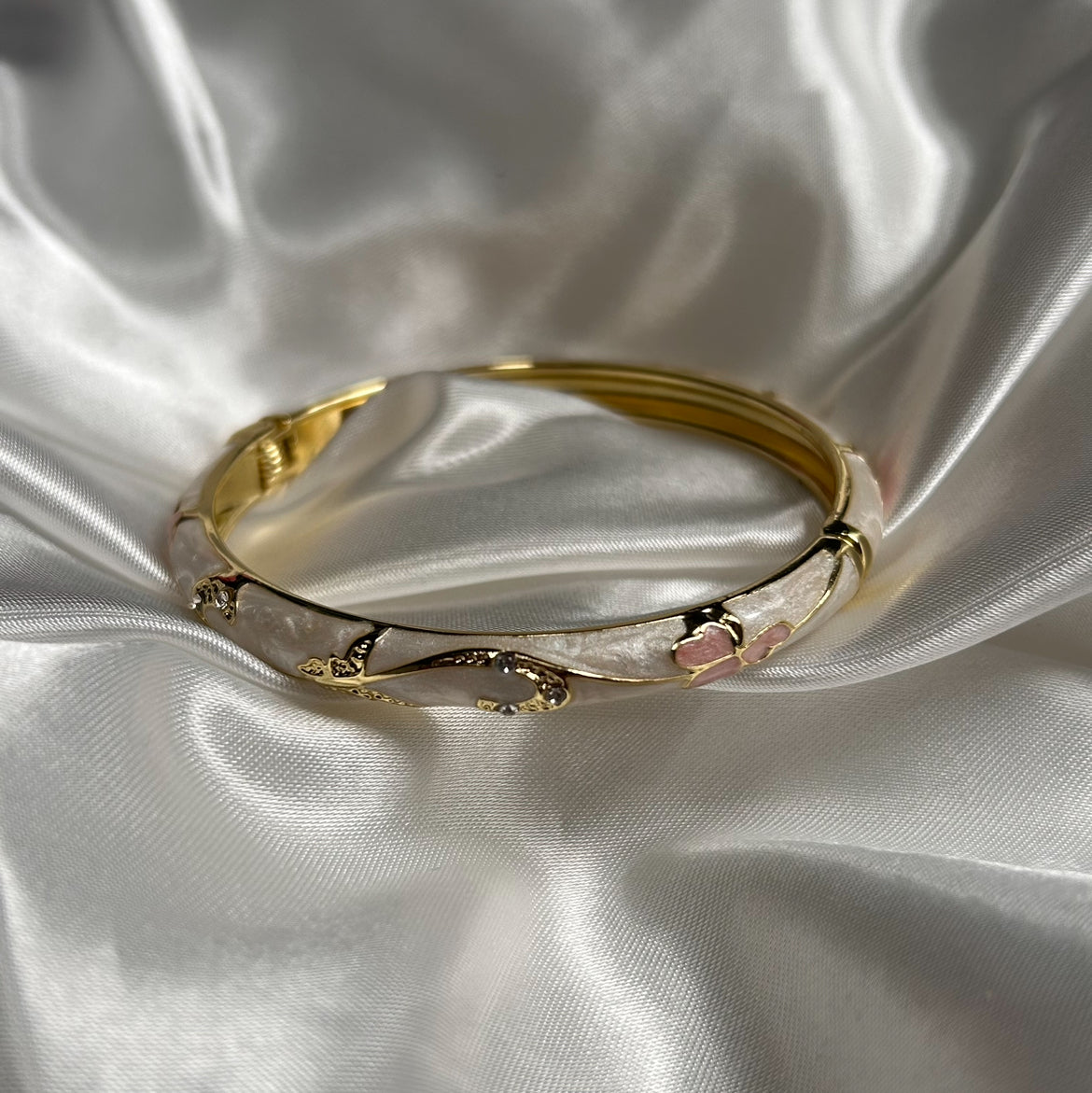 ELEGANT GOLD FLOWER NIGHT BRACELET