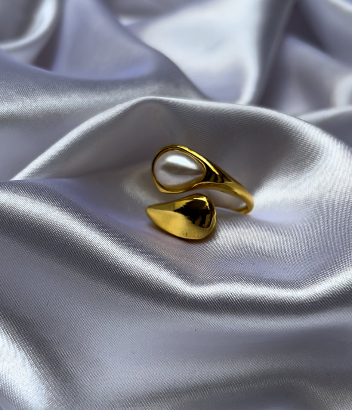 LUNA PEARL RING
