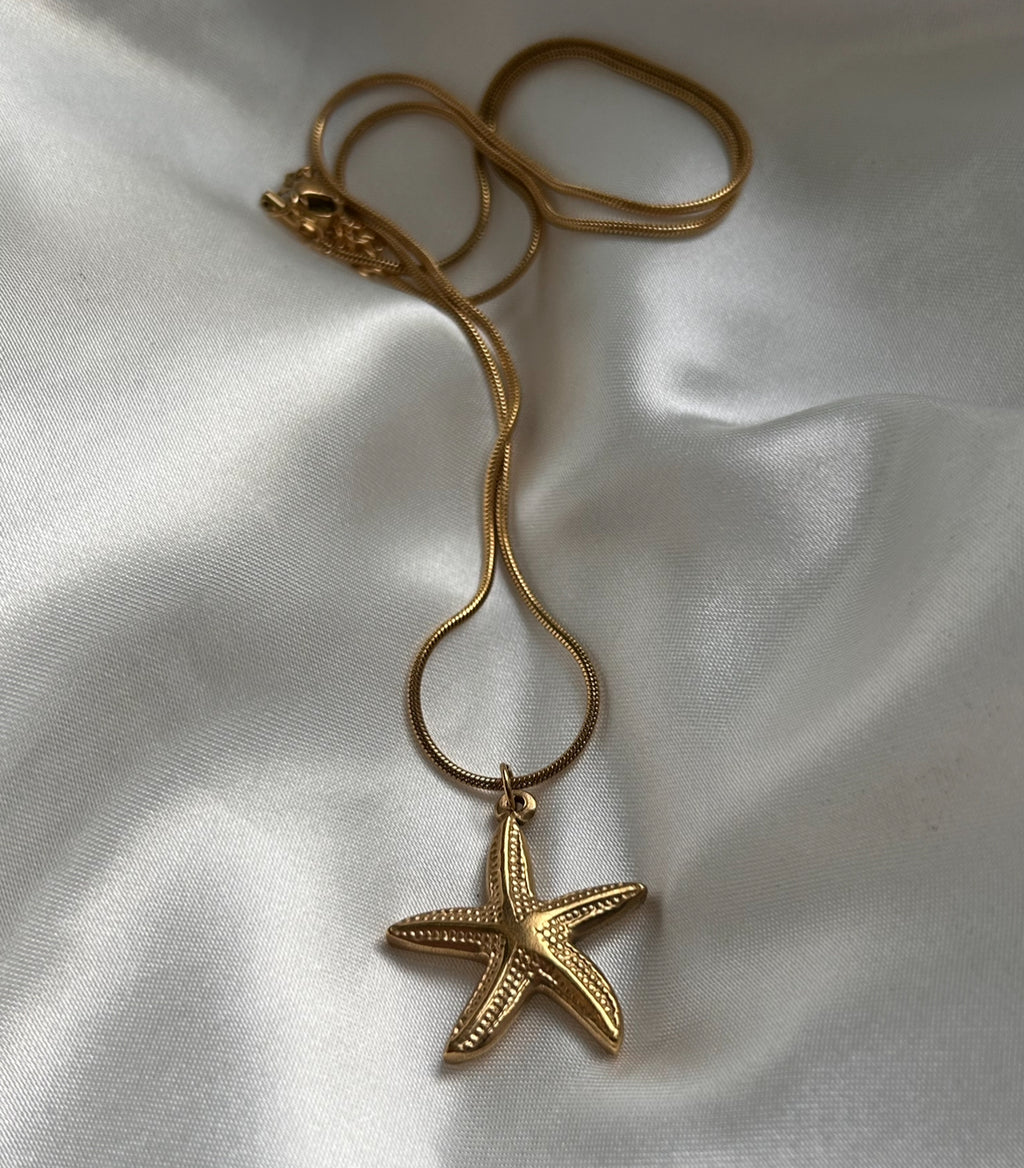 GOLD STARFISH NECKLACE