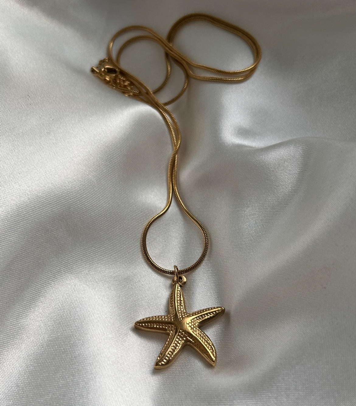 GOLD STARFISH NECKLACE