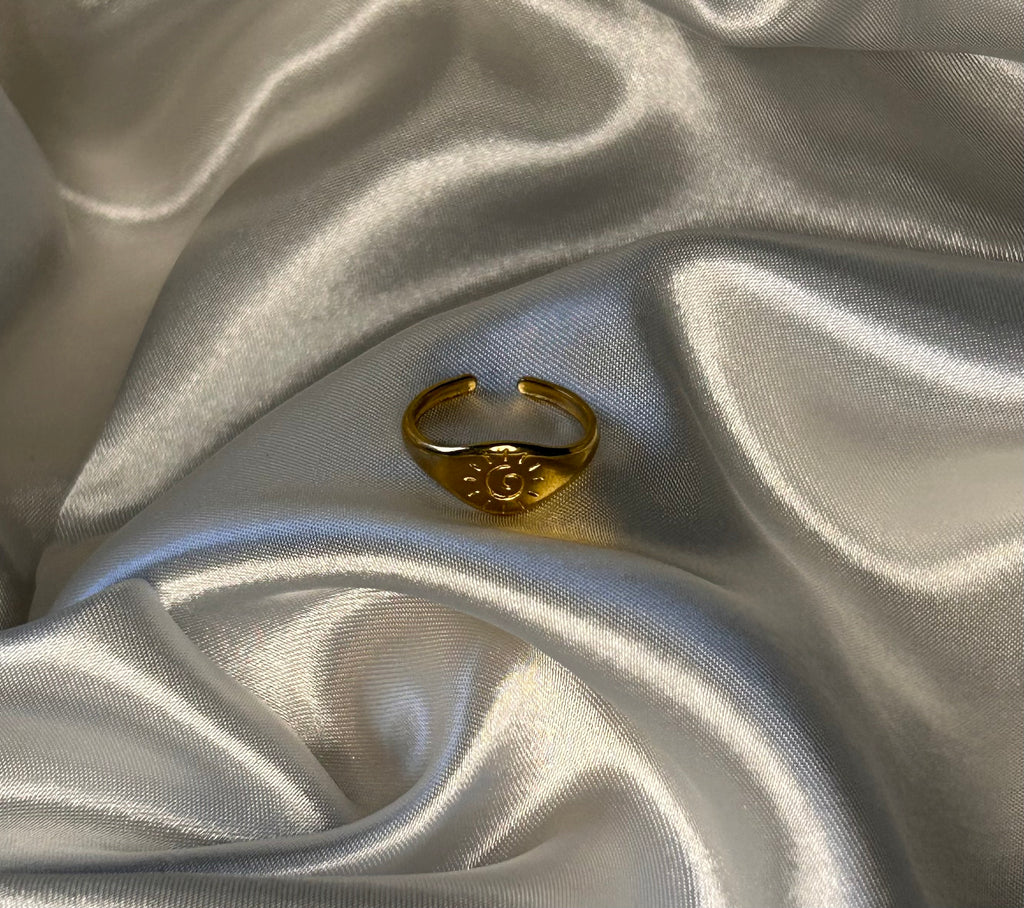 GOLD SUN SIGNET RING ADJUSTABLE