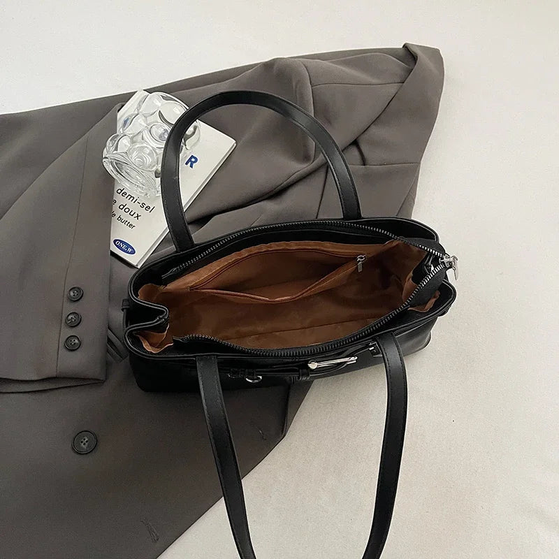 Chic & Versatile Underarm Bag™